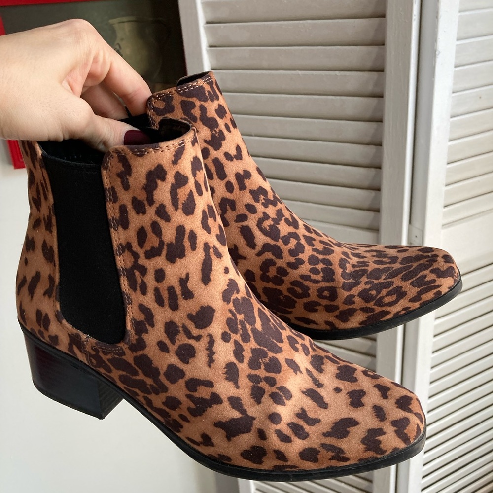 Leopard print Chelsea boots